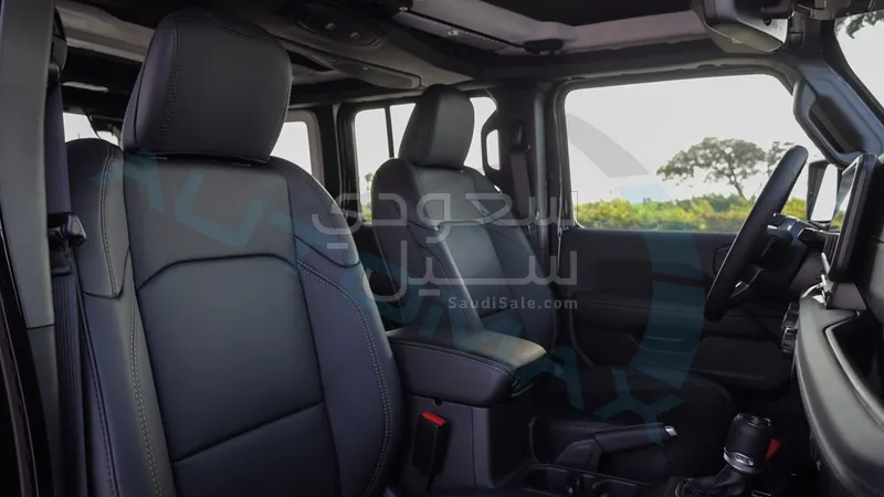 2025 جييب رانجلر صحارى