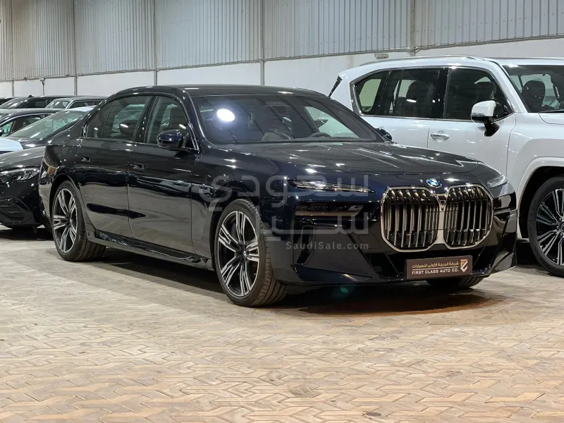 2026 بي ام دبليو الفئة السابعة 735أي