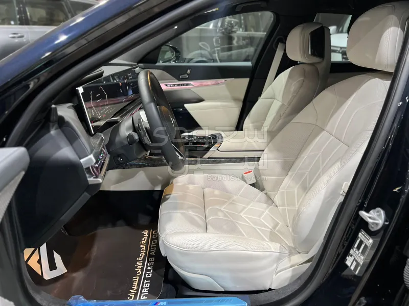 2026 بي ام دبليو الفئة السابعة 735أي