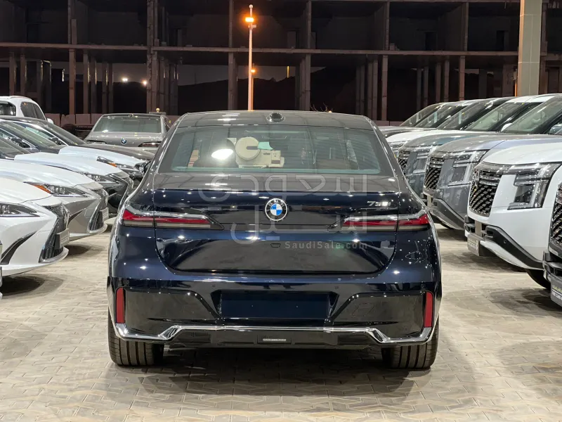 2026 بي ام دبليو الفئة السابعة 735أي