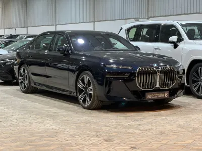 2026 بي ام دبليو الفئة السابعة 735أي