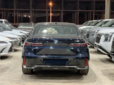 2026 بي ام دبليو الفئة السابعة 735أي