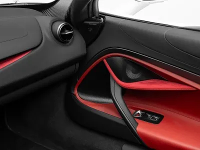 2025 مكلارين إس 750