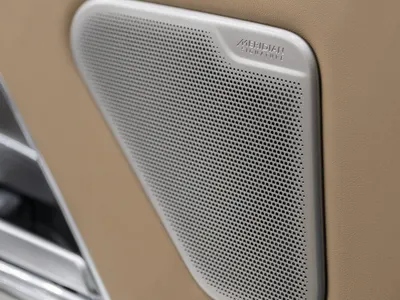 2025 لاند روفر رينج روفر اس في اوتوبيوغرافي