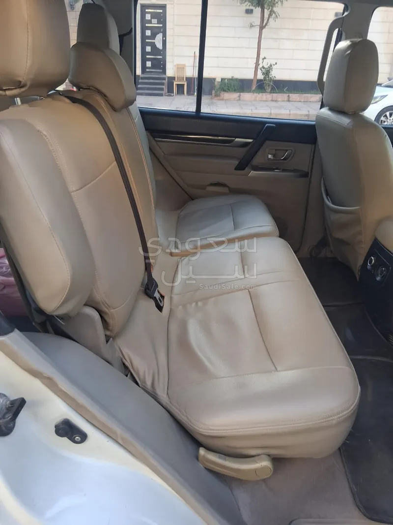 2012 Mitsubishi Pajero