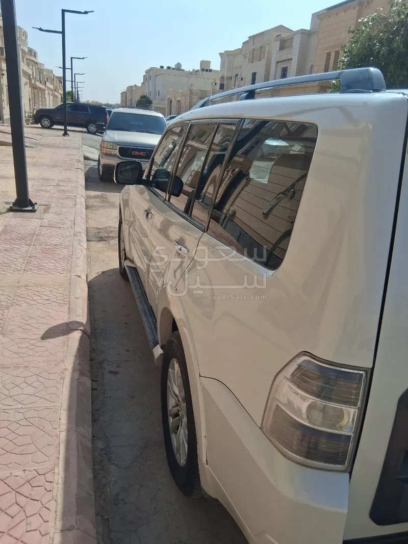 2012 Mitsubishi Pajero