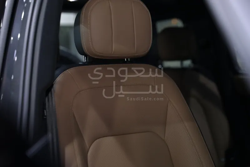2025 لاند روفر ديفيندر