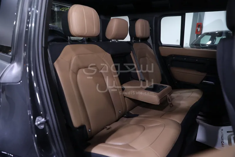 2025 لاند روفر ديفيندر