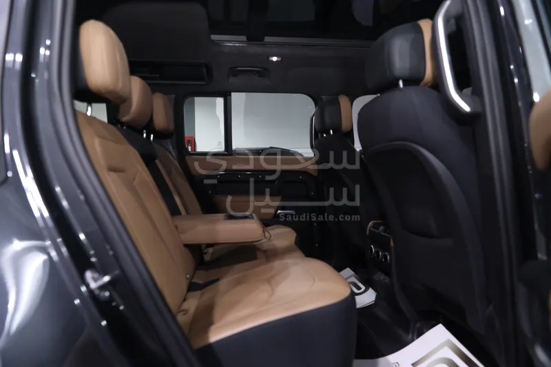 2025 لاند روفر ديفيندر