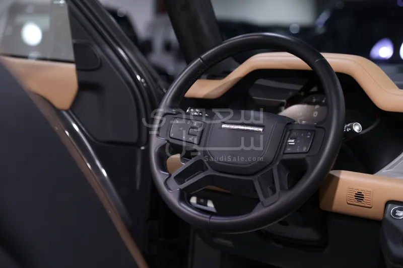 2025 لاند روفر ديفيندر