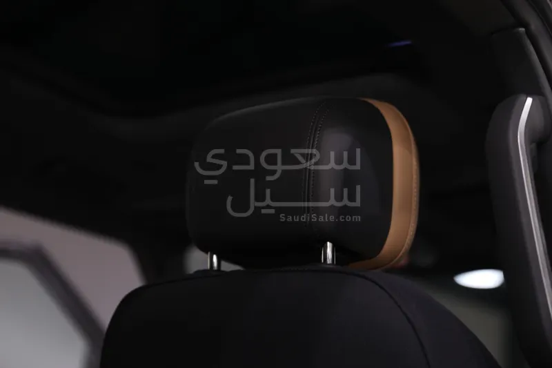 2025 لاند روفر ديفيندر