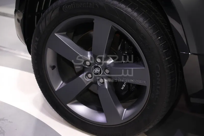 2025 لاند روفر ديفيندر