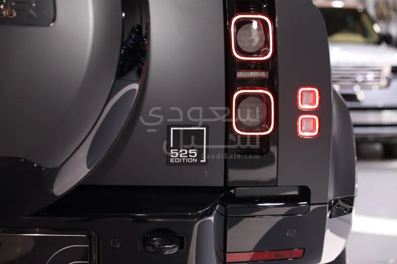 2025 لاند روفر ديفيندر