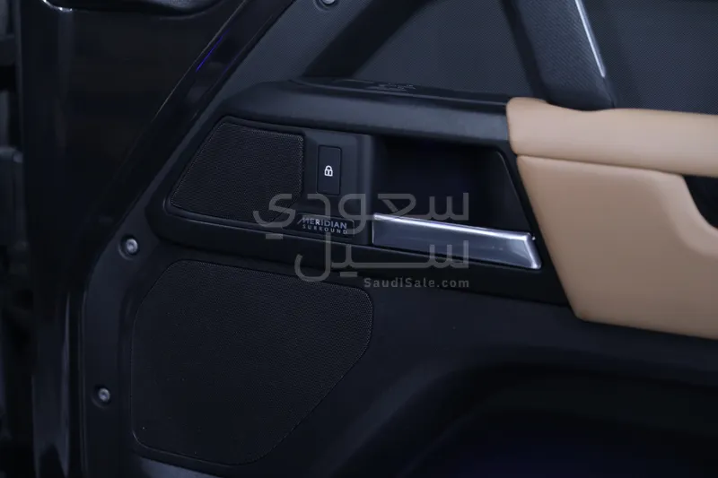 2025 لاند روفر ديفيندر