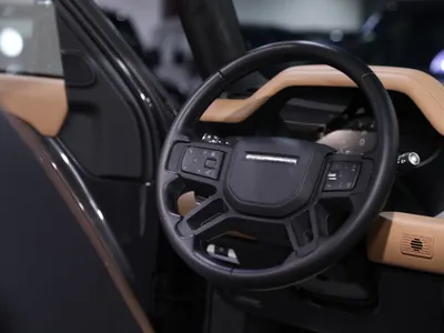 2025 لاند روفر ديفيندر