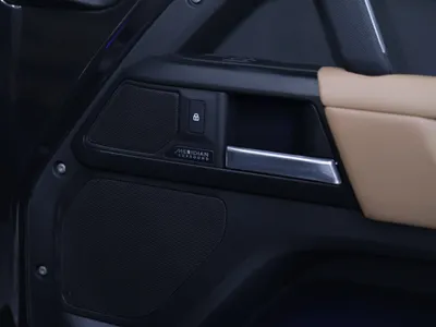 2025 لاند روفر ديفيندر