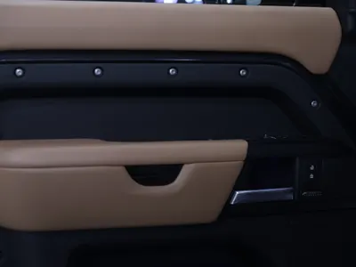 2025 لاند روفر ديفيندر