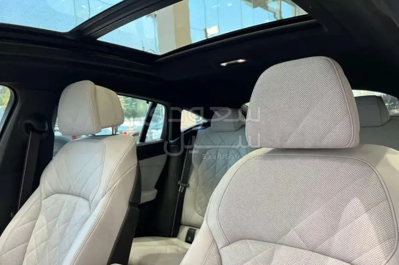 2024 بي ام دبليو الفئة اكس 6 إم