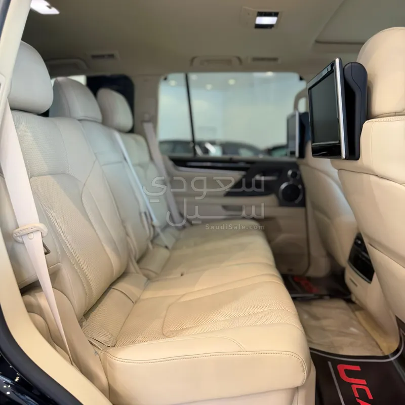 2020 لكزس إل إكس 570