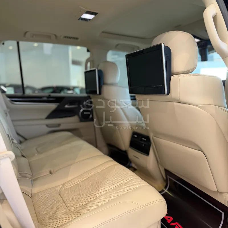 2020 لكزس إل إكس 570