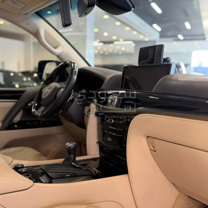 2020 لكزس إل إكس 570