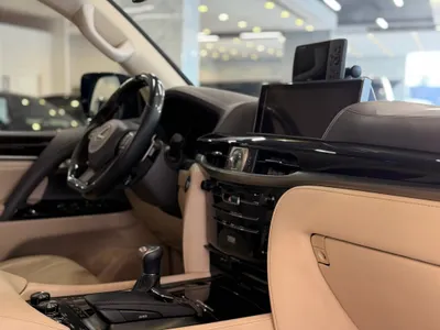 2020 لكزس إل إكس 570