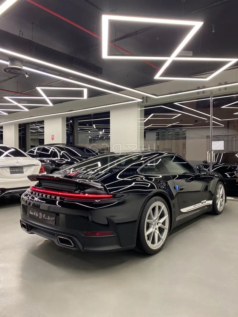 2025 بورش 911 كاريرا