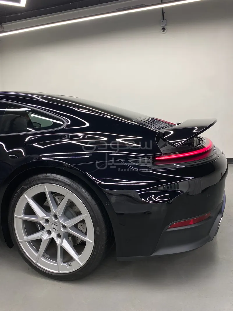 2025 بورش 911 كاريرا