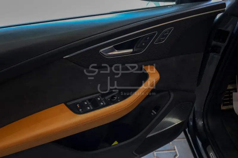 2020 اودي كيو 8 أر إس