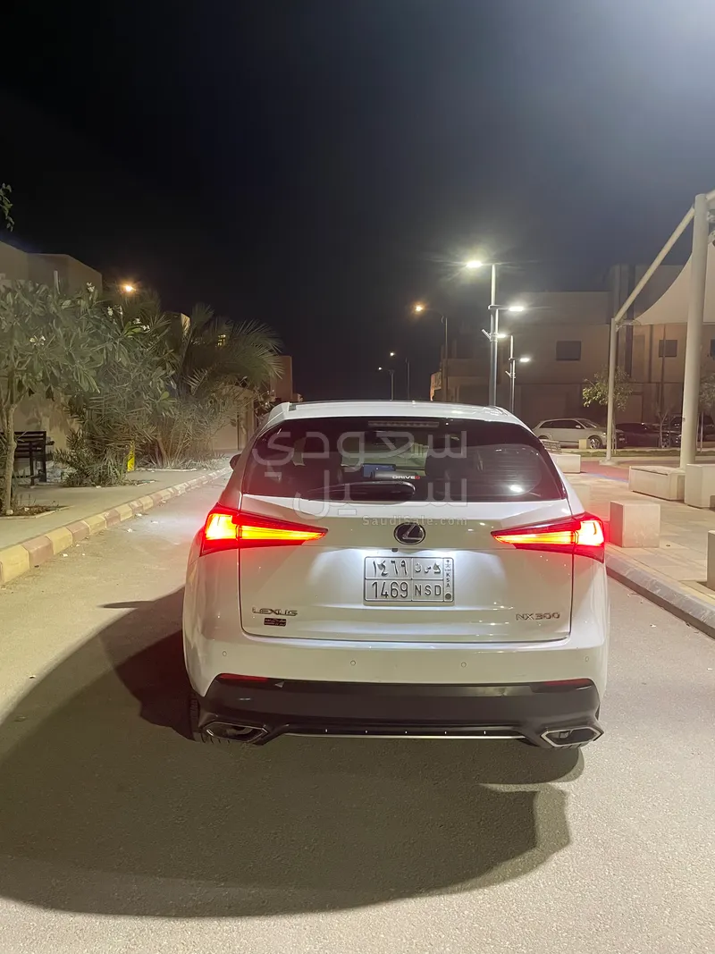 2018 لكزس إن إكس 300 اف سبورت