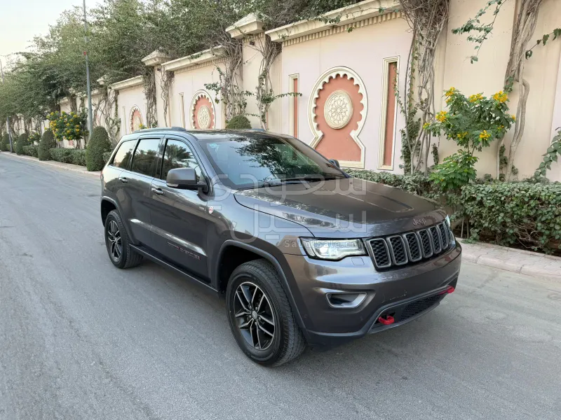 2017 جييب جراند شيروكي تريل هوك