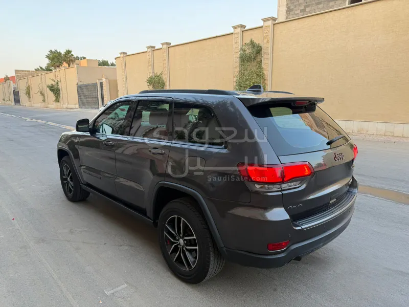 2017 جييب جراند شيروكي تريل هوك