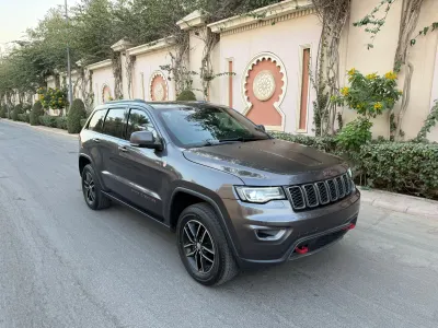 2017 جييب جراند شيروكي تريل هوك