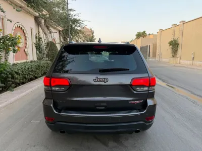 2017 جييب جراند شيروكي تريل هوك