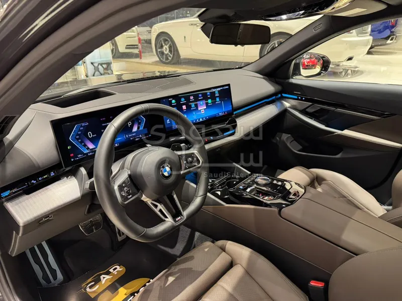 2024 بي ام دبليو الفئة الخامسة 520 أي إم كت