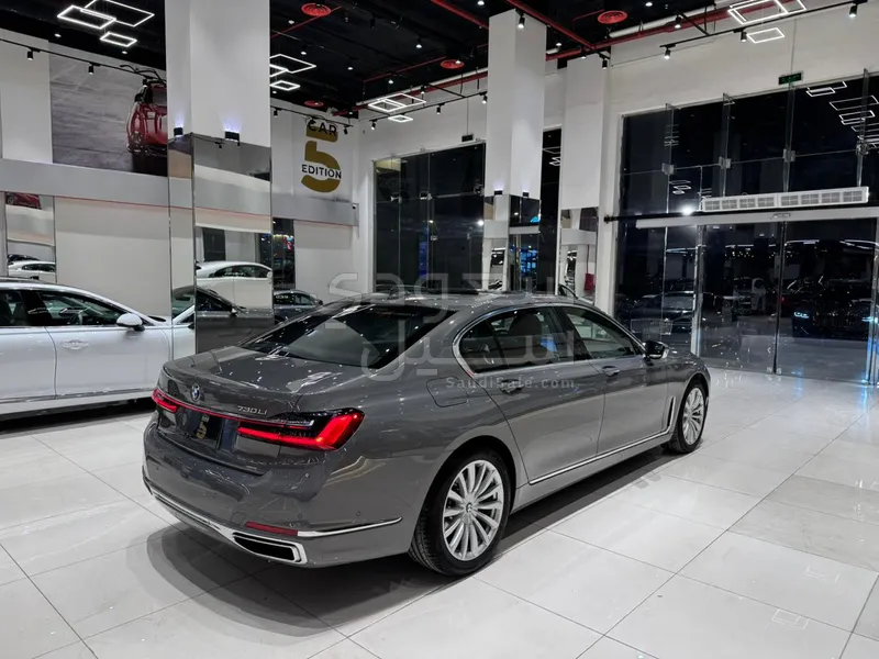 2021 بي ام دبليو الفئة السابعة 730 إل أي