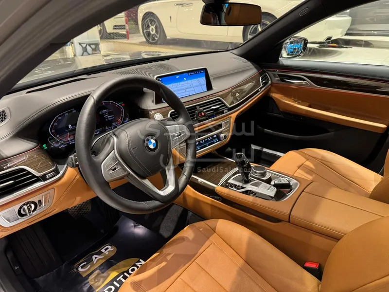 2021 بي ام دبليو الفئة السابعة 730 إل أي