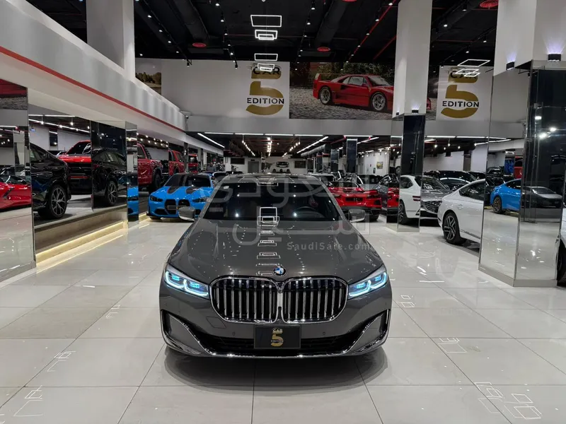 2021 بي ام دبليو الفئة السابعة 730 إل أي