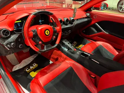 2016 فيراري اف 12