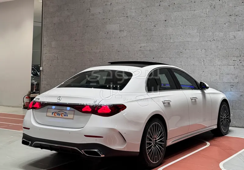 2025 مرسيدس - بنز إي 300