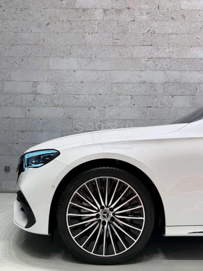 2025 مرسيدس - بنز إي 300