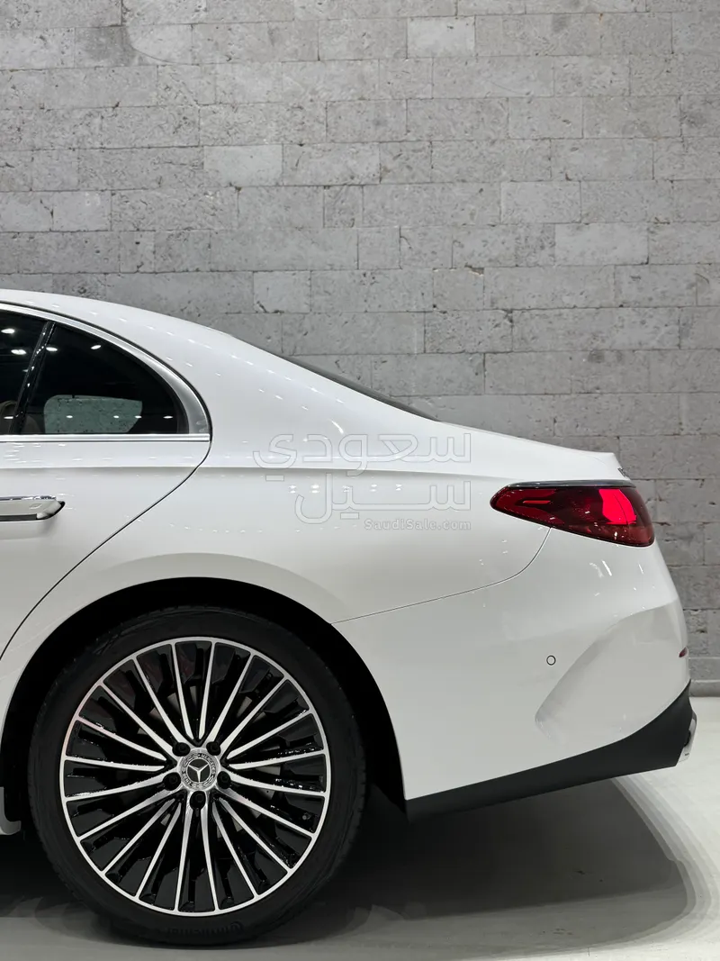 2025 مرسيدس - بنز إي 300