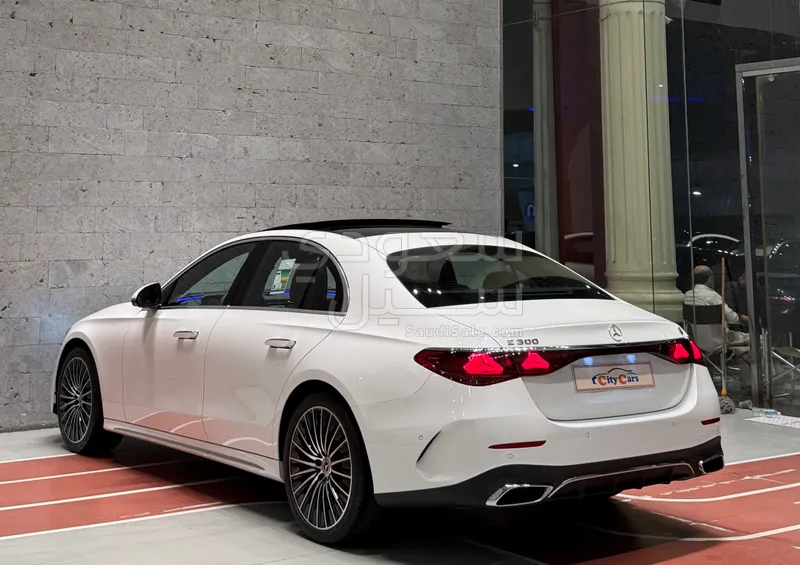 2025 مرسيدس - بنز إي 300