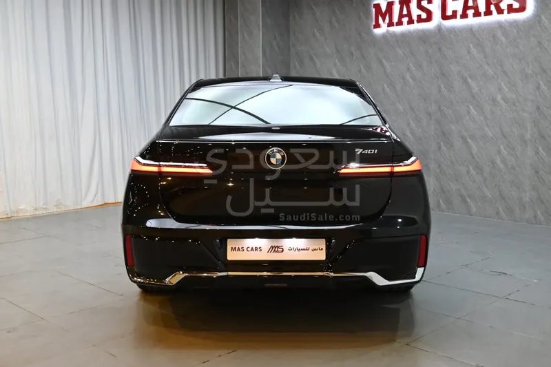 2023 بي ام دبليو الفئة السابعة 735 إل أي