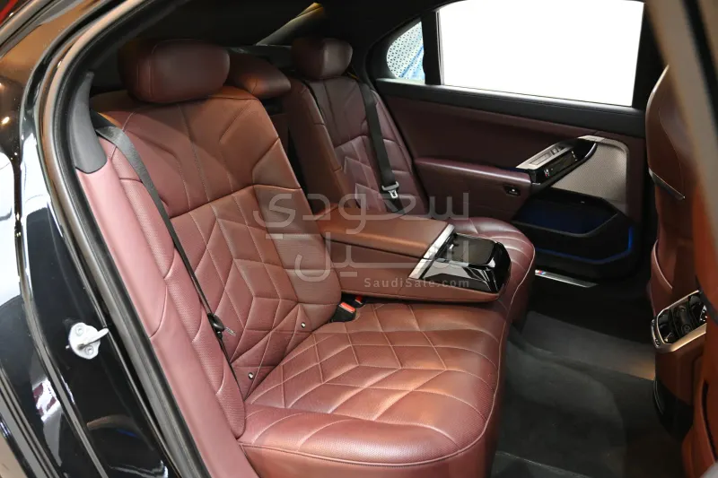 2023 بي ام دبليو الفئة السابعة 735 إل أي