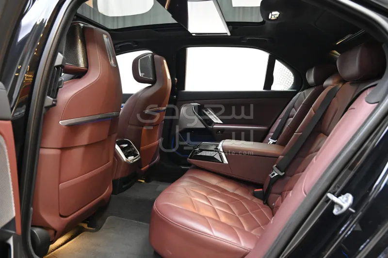 2023 بي ام دبليو الفئة السابعة 735 إل أي