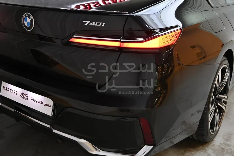 2023 بي ام دبليو الفئة السابعة 735 إل أي