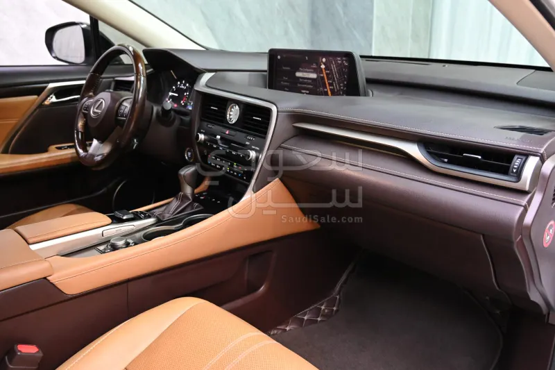 2017 لكزس أر إكس 350