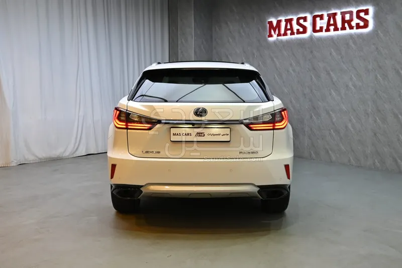 2017 لكزس أر إكس 350