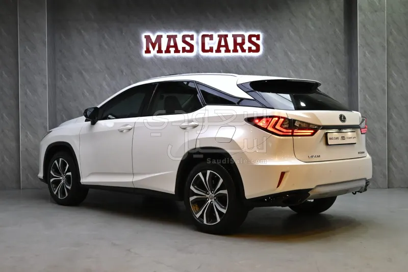 2017 لكزس أر إكس 350